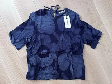 [ 새상품 미사용 ] marimekko 반팔 블라우스 셔츠 꽃무늬 블루
