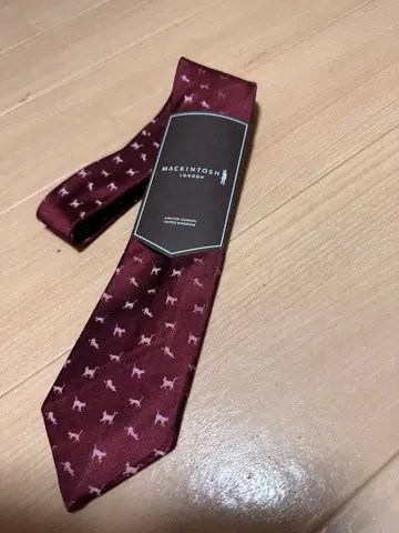 MACKINTOSH LONDON 넥타이 고양이 패턴 보르도
