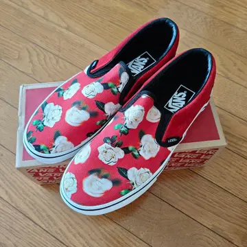 VANS 클래식 슬립온 로즈 패턴 스니커즈