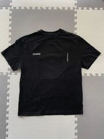 XLARGE x vivastudio 콜라보 T셔츠 블랙