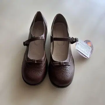 시마무라 x 아오키 미사코 x 산리오 펌프스 M 사이즈 브라운 미사용 새상품