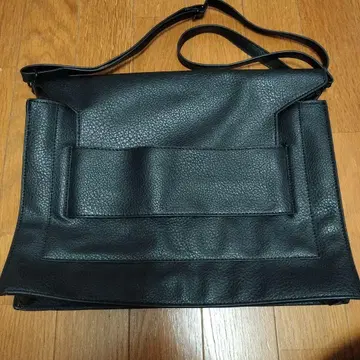 블랙 숄더백 가죽 느낌