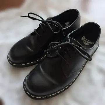 Dr. Martens 3홀 블랙 화이트 스티치