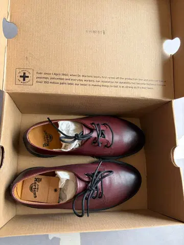 [ 미사용 새상품 ] Dr. Martens 3홀 신발 보르도