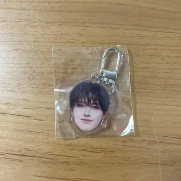 JO1 시로이와 루키 캡슐 토이 얼굴 아크릴 키링 눈 뜬 ver