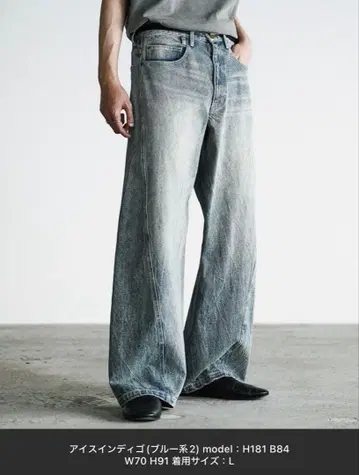 [M] VINTAGE WASHED CURVED DENIM