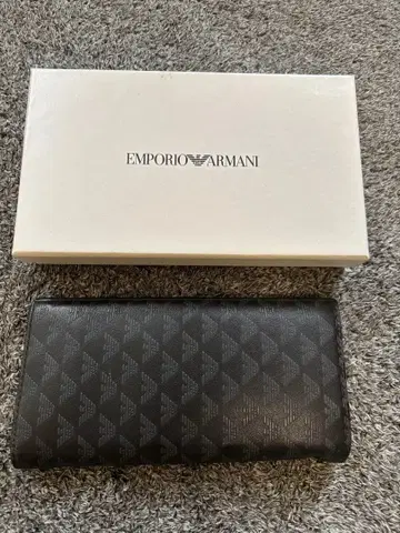 EMPORIO ARMANI 장지갑 올 로고 무늬 박스 포함