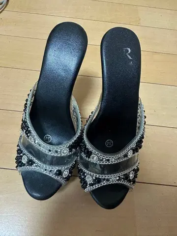 펄 비쥬 클리어힐 뮬 샌들 실버 화이트