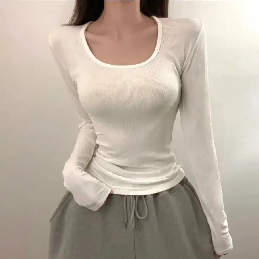 데이티아 데일리 스퀘어넥 긴팔 티셔츠 아이보리