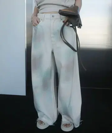 AMERI 새상품 WIDE SIDE TUCK PAINT DENIM PANT
