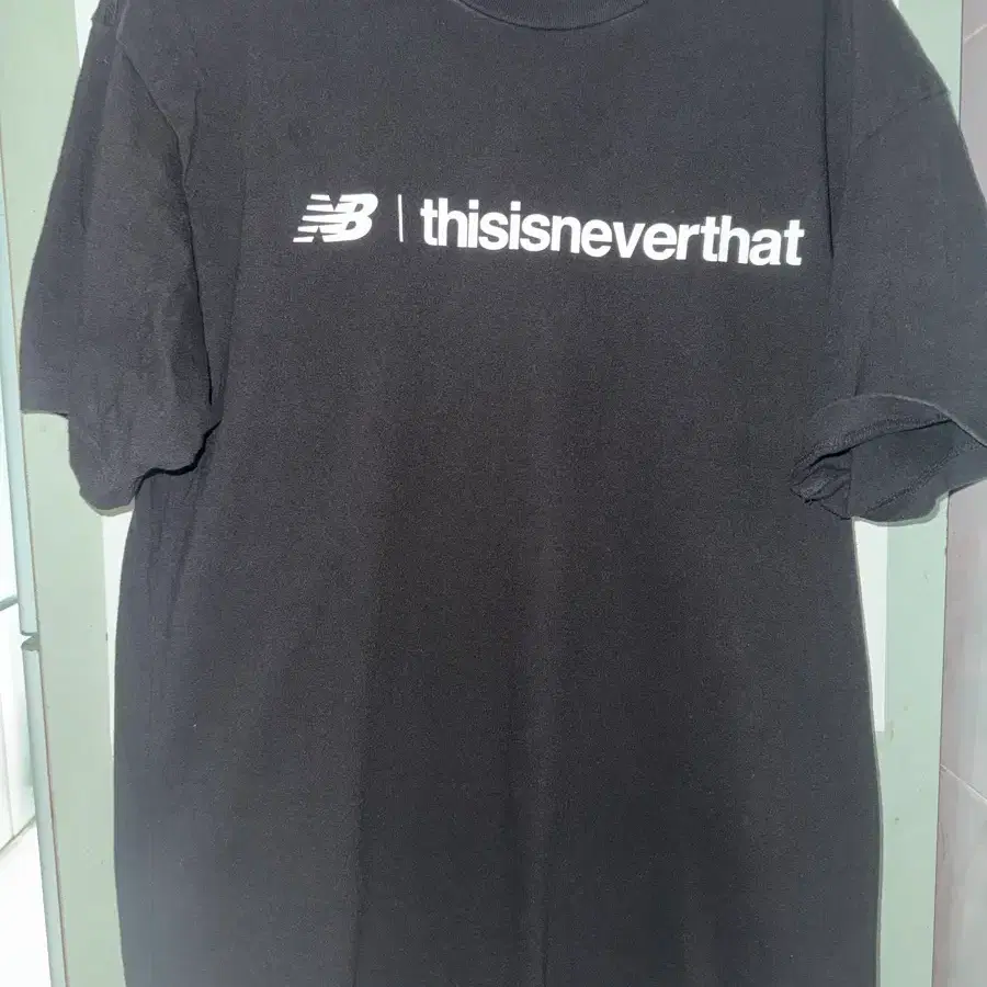뉴발란스 thisisneverthat 반팔티 M