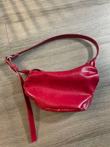 ZARA 레드 에나멜 숄더백