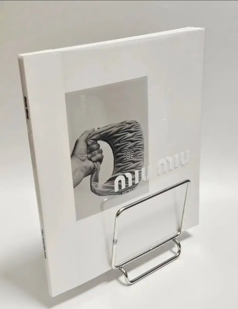 미우미우 MIU MIU 2025 FW 컬렉션 화보집 / FALL WINTER 2025 룩북 정품