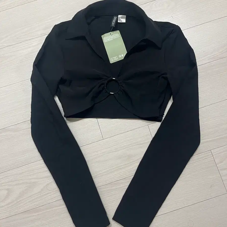 (땡처리)H&M 카라 크롭탑(XXS)