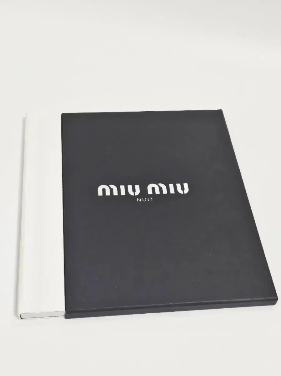 미우미우 MIU MIU NUIT 하드커버 화보집 / 룩북 정품