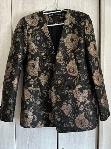 ZARA 자카드 노카라 자켓 골드