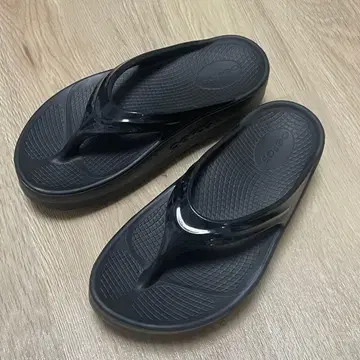 실내 1회만 OOFOS OOMEGA 우메가 블랙 M4/W6 EU37 통굽