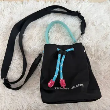 TOMMY JEANS 복조리형 숄더백 블랙