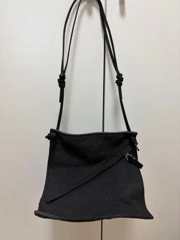 itti 가죽 숄더백 블랙