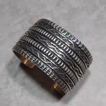 SUNSHINE REEVES 스탬프워크 와이드 뱅글 SILVER925