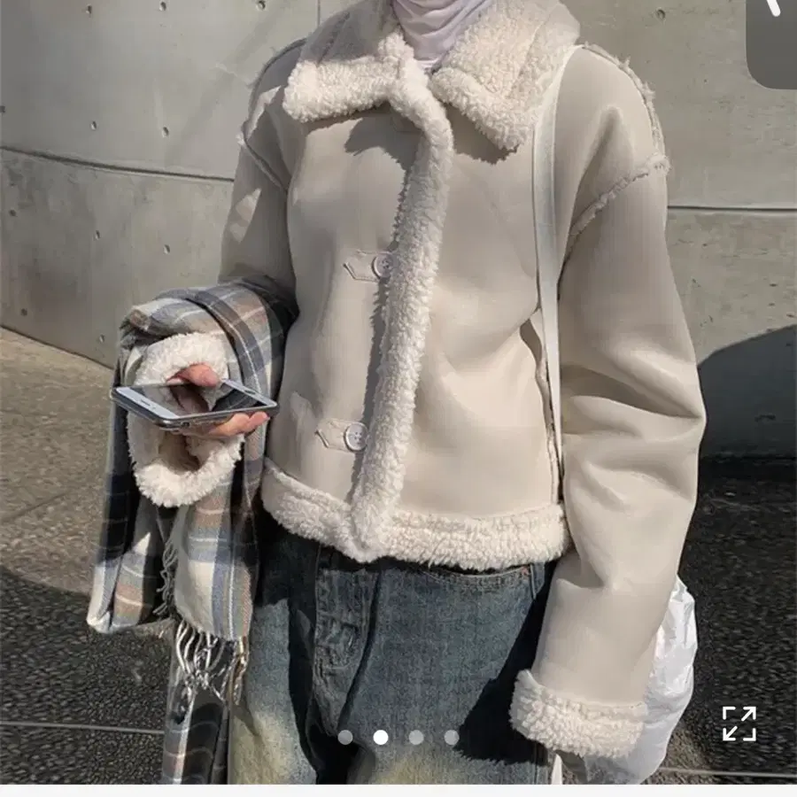 에이블리 애니원모오어 무스탕 아이보리