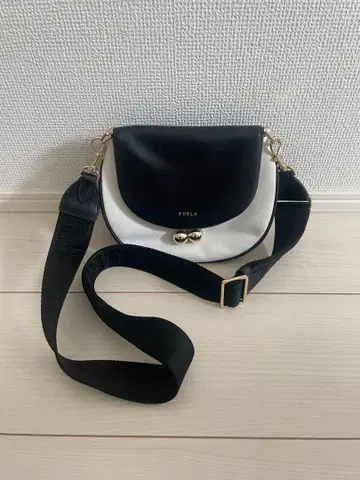 FURLA 숄더백 바이컬러 가마구치