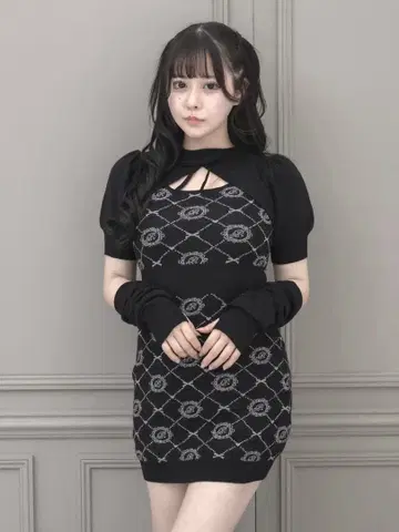 pium 모노그램 컷 아웃 니트 원피스 블랙