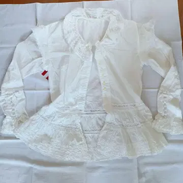 핑크하우스 프릴 블라우스 화이트 카네코 이사오 선생님 시대의 작품