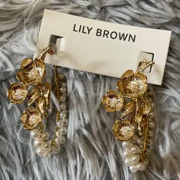 LILY BROWN 플라워 펄 귀찌