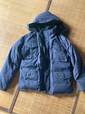 Canada Goose 블랙 M 사이즈