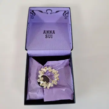 ANNA SUI 나비 모티브 브로치