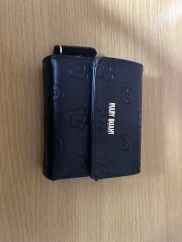 MARY QUANT 피카츄 메탈 엠보싱 지갑