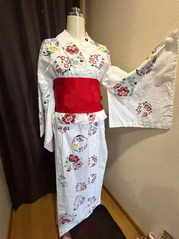 화이트 베이스 꽃무늬 유카타 단품