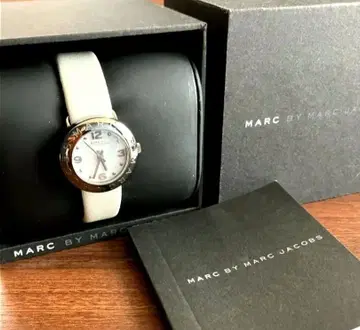 MARC BY MARC JACOBS 여성용 손목시계 화이트