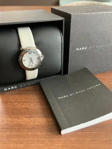 MARC BY MARC JACOBS 여성용 손목시계 화이트