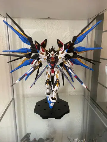 MG EX 스트라이크 프리덤 건담 완성품