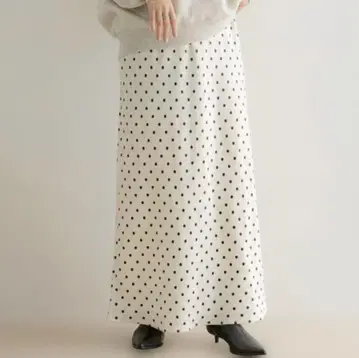 LOWRYSFARM 스트레치 새틴 스커트 M 사이즈