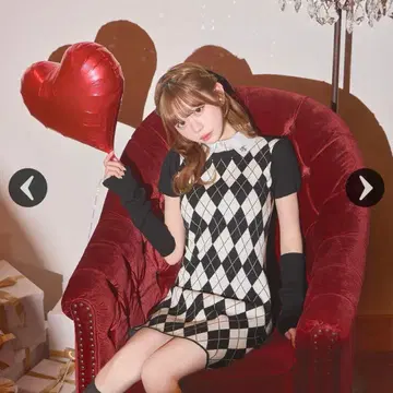 미셸마카롱 암(Arm) 포함 아가일 니트 원피스