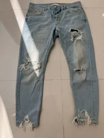 ZARA 데미지 데님 팬츠 라이트 블루