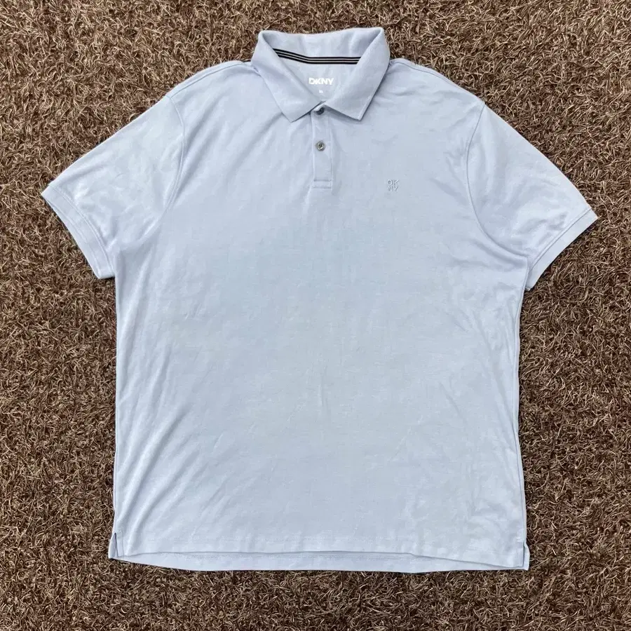 XL DKNY 카라 반팔 티셔츠