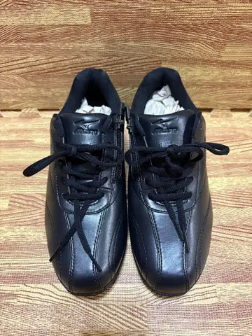 MIZUNO 여성용 스니커즈 블랙 24cm