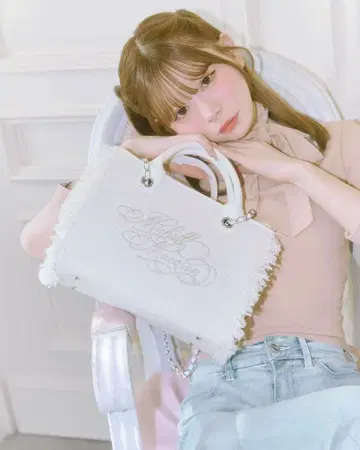 프린지 트위드 토트백 S 화이트 미사용 새상품 완판템