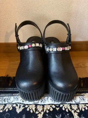 파메오 포즈 Multi Bijou Sabot Shoes 블랙