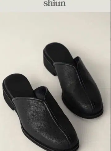 [ 레어 사이즈 ] shiun LEATHER SQUARE MULE 43