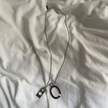 OY 실버 컬러 목걸이