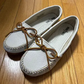 미네통카 모카신 신발 화이트 25.5cm