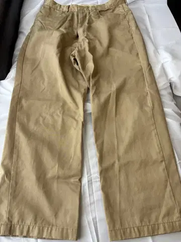 베이지 치노 팬츠