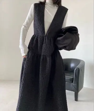 V넥 스트랩 원피스 chw22s028