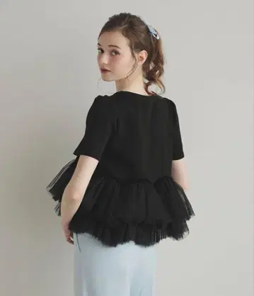 meraki 메라키 커브 라인 튤 프릴 상의 블랙