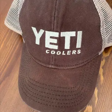 YETI COOLERS 메쉬 캡 브라운